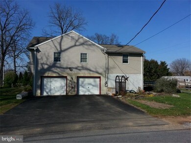 4001 Hilltop Ave, Reading, PA 19605 - photo 2
