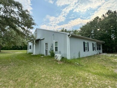 357 N Windsor Rd Exterior 2025 Barn Entr