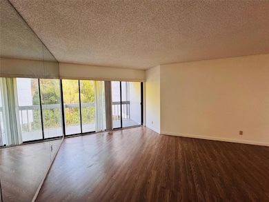 Presidential Golfview unit 2040, West Palm Beach, FL 33401 - photo 2