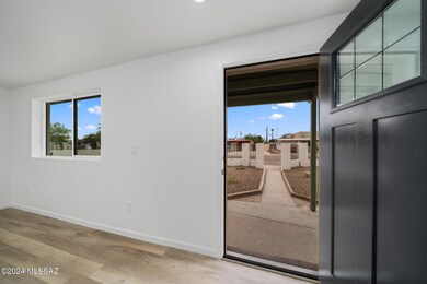 8-web-or-mls-1621 W Windsor Street - MLS