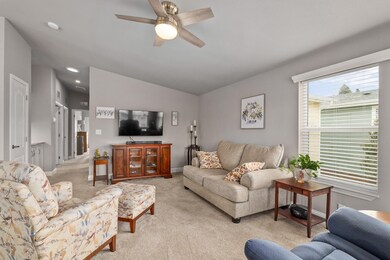 886BentleyDr-005
