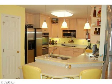 Kitchen - Beautiful Gourmet Kitchen with Under Cou