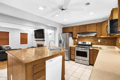 27 Maxwell Rd Eatontown NJ-large-012-010