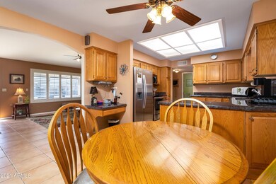 Kitchen & Dining