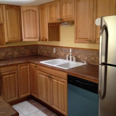 Updated Kitchen w New SS Appliances!