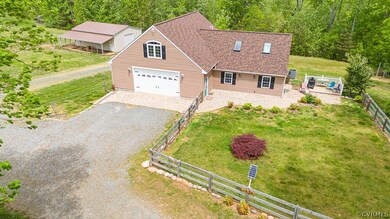 View of front of house featuring a front yard