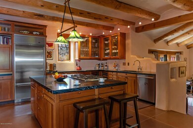 4 GOURMET KITCHEN_7772