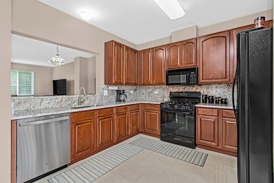 The large, Eat-in Kitchen will please any Chef wit