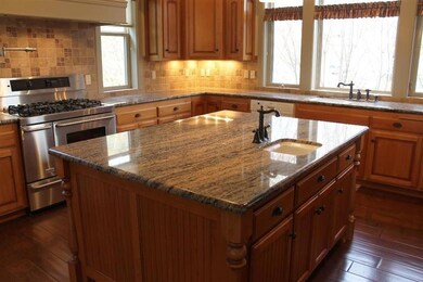 657 NW Valley View Dr, Grants Pass, OR 97526 - photo 2