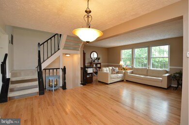 13348 Burkitts Rd, Fairfax, VA 22033 - photo 4