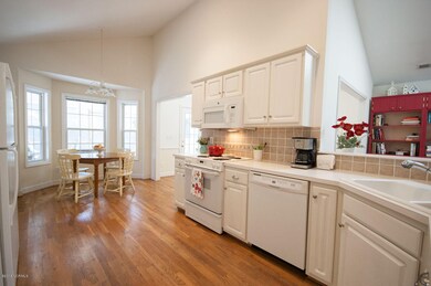 Kitchen2_5244WoodsEdge