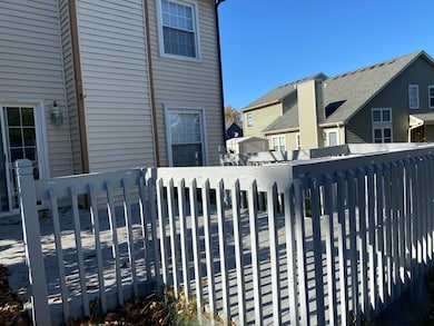 1722 Ranchview Dr, Naperville, IL 60565 - photo 3