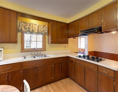 Lots of cabinet space in the kitchen!