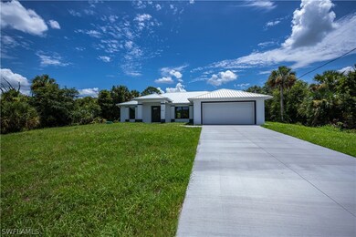 View of front of property with a garage and a fron
