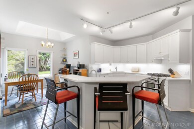 33-web-or-mls-88-bay-cir-dr