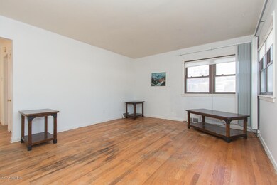 003 living room - IMG_2603