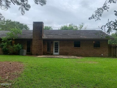 10428 Riverbend Cir, Moss Point, MS 39562 - photo 2