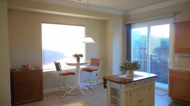 LARGE KITCHEN NOOK AREA