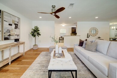 1050 W 30th St, Houston, TX 77018 - photo 7