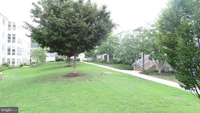 4081 S Four Mile Run Dr unit 202, Arlington, VA 22204 - photo 3