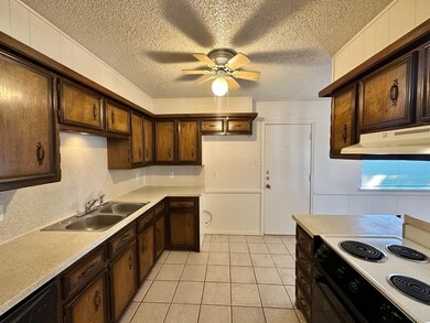 7805 Memphis Ave unit B, Lubbock, TX 79423 - photo 4