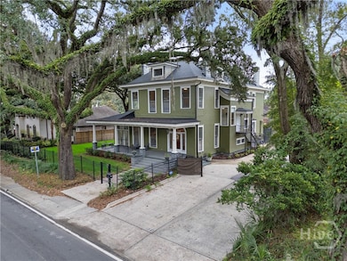 121 E Victory Dr, Savannah, GA 31405 - photo 2