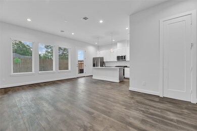 5726 White Magnolia St, Houston, TX 77091 - photo 3