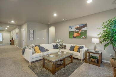 927 N Smith Ct, Sisters, OR 97759 - photo 6