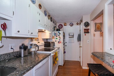 6 Hallmark Gardens unit 5, Burlington, MA 01803 - photo 6