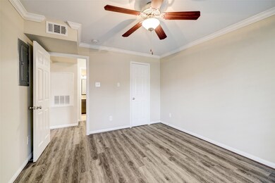 1600 W T C Jester Blvd unit 25, Houston, TX 77008 - photo 6