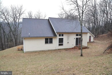 1047 Green Hills Rd, Birdsboro, PA 19508 - photo 4