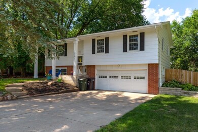2203 W 4th St, Cedar Falls, IA 50613 - photo 3