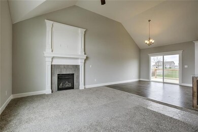 818 Cedar Ridge Dr, Raymore, MO 64083 - photo 2