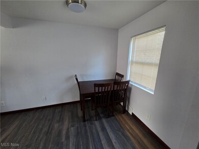 490 Kenwood Dr unit B, Euclid, OH 44123 - photo 3