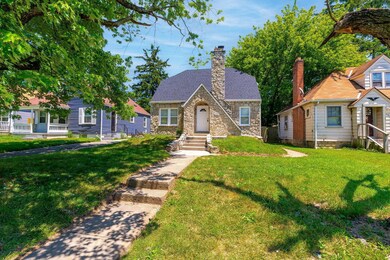 498 Whitethorne Ave (Exterior)-2