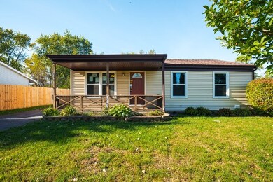 940 Berkley St, Carpentersville, IL 60110 - photo 2