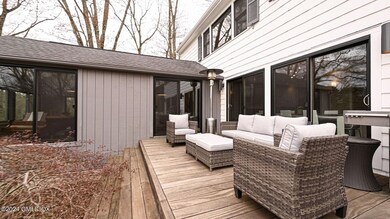 83 Burning Tree Rd, Greenwich, CT 06830 - photo 4