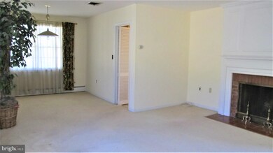 5910 Linthicum Ln, Linthicum Heights, MD 21090 - photo 3