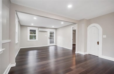 346 Middlebury Rd, Middlebury, CT 06762 - photo 2