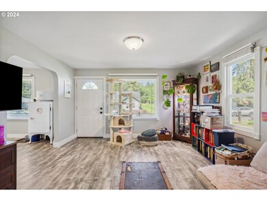 Living Room/Entrance