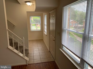 9658 Hagel Cir, Lorton, VA 22079 - photo 2