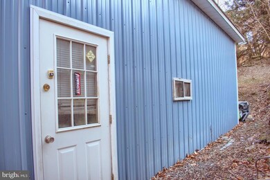 917 E Clay St, Shamokin, PA 17872 - photo 4