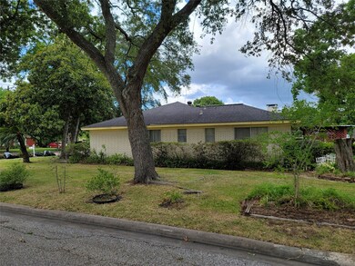 821 Kost Rd, Alvin, TX 77511 - photo 4