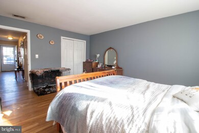 911 Silver Ct, Hamilton Square, NJ 08690 - photo 5