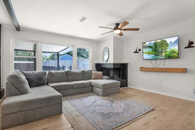 1144 Forest Oaks Ln, Hurst, TX 76053 - photo 4