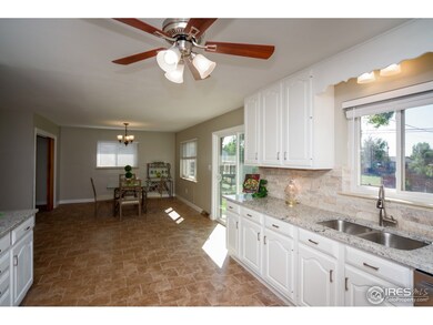 Kitchen w/Granite Counters