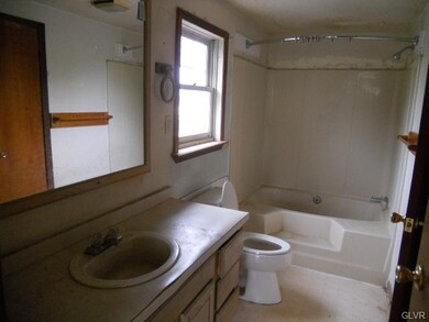 1934 Applewood Dr, Orefield, PA 18069 - photo 5