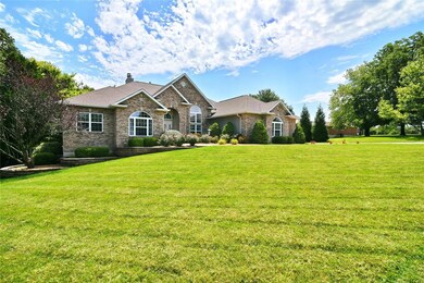 Quiet, Serene  and peaceful! Almost one acre backi