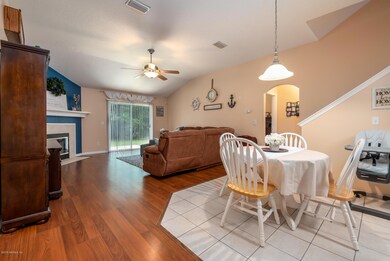 Living area coming from fron entrance