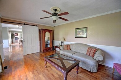 5-859 Black Oak Living 2